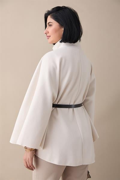 Kemerli Kaşe Beyaz Kısa Panço