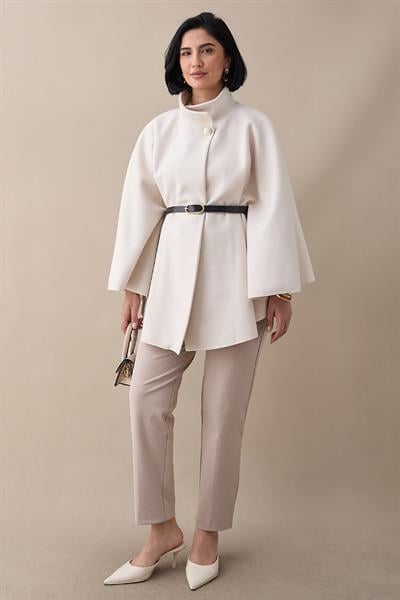 Kemerli Kaşe Beyaz Kısa Panço