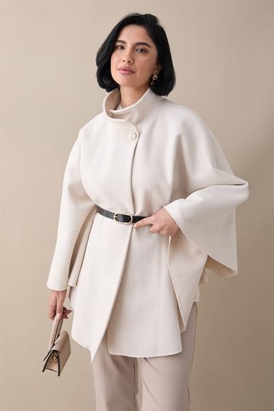 Kemerli Kaşe Beyaz Kısa Panço