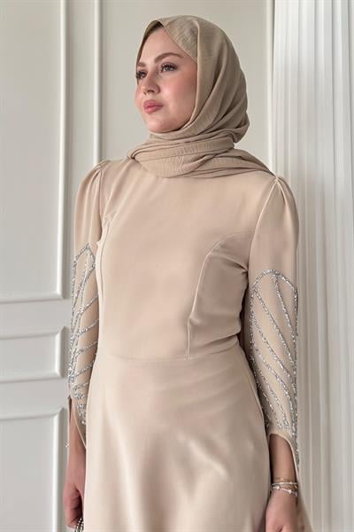 Kesik Kol Detay Taşlı Bej Abiye