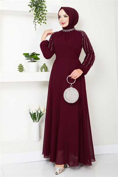 Kolları Taşlı Pullu Kırmızı Şifon Abiye