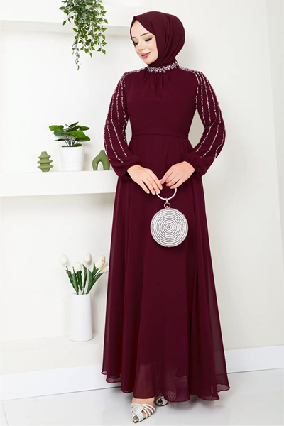 Kolları Taşlı Pullu Kırmızı Şifon Abiye