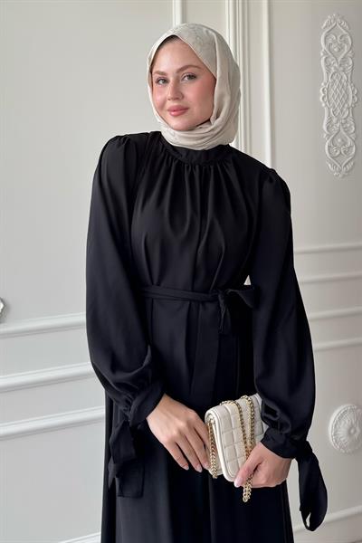 Kolu Kuşak Bağlamalı Siyah Elbise