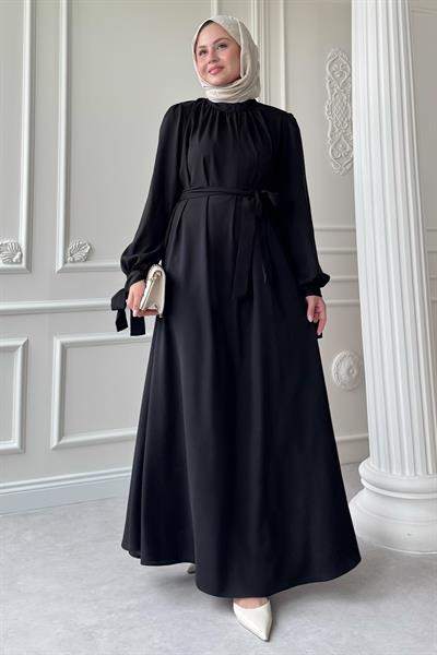 Kolu Kuşak Bağlamalı Siyah Elbise