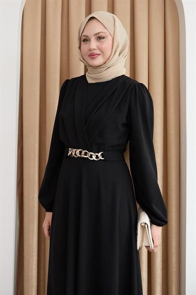 Kruvaze Yaka Zincir Kemerli Siyah Elbise