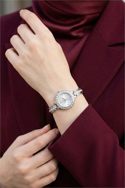 Minimal Kare Taşlı Gümüş Kadın Kol Saati