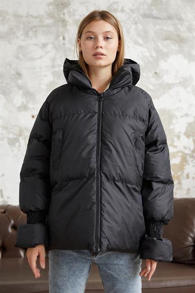 Monika Kolları Büzgülü Kısa Mont - Siyah