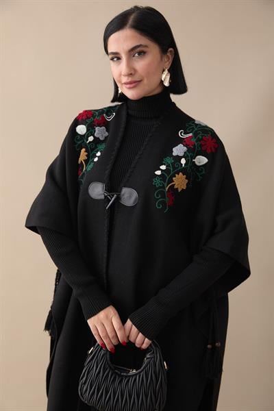 Nakış Detay Püsküllü Panço Ve Elbiseli Siyah Triko Takım