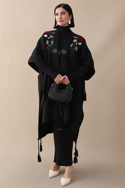 Nakış Detay Püsküllü Panço Ve Elbiseli Siyah Triko Takım