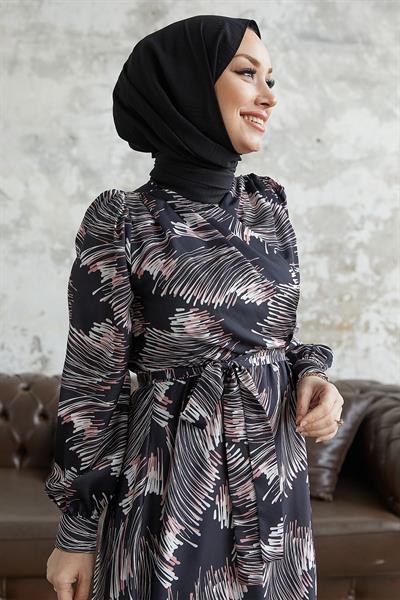 Nori Desenli Kuşaklı Saten Elbise - Siyah