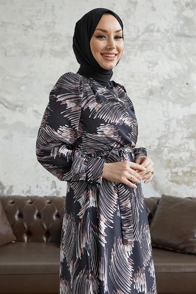 Nori Desenli Kuşaklı Saten Elbise - Siyah
