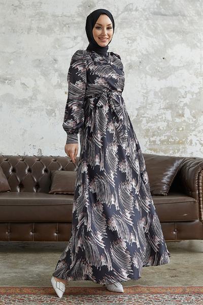 Nori Desenli Kuşaklı Saten Elbise - Siyah