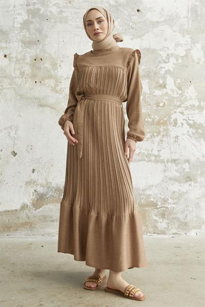 Omuzu Fırfır Piliseli Keten Bej Elbise