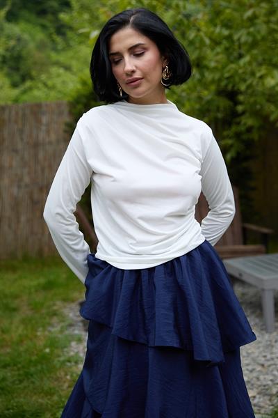 Omuzu Pileli Beyaz Bluz