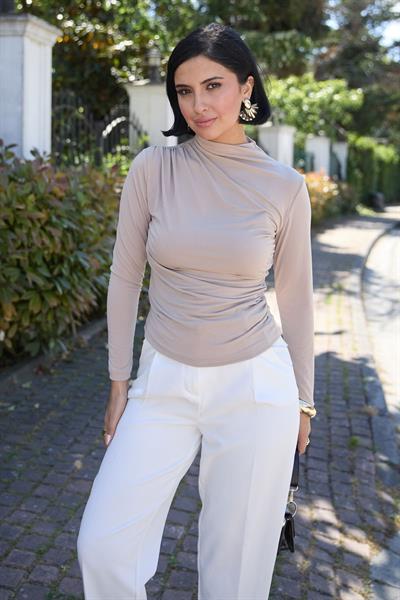 Omuzu Pileli Sütlü Kahve Bluz