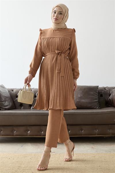 Önü Pileli Fırfır Detay Camel Takım