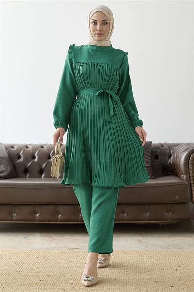 Önü Pileli Fırfır Detay Zümrüt Yeşili Takım