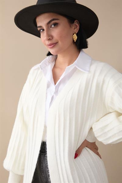 Peluş Fitilli Beyaz Triko Hırka