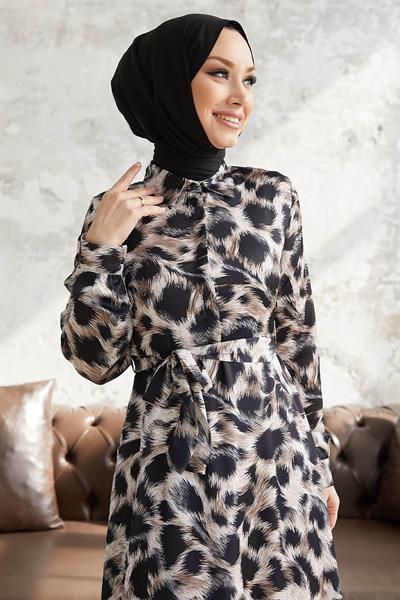 Perla Desenli Beli Kuşaklı Saten Elbise - Bej