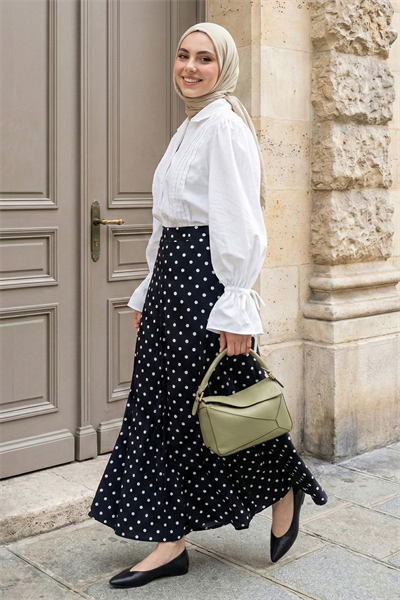 Pileli Puantiyeli Siyah Etek