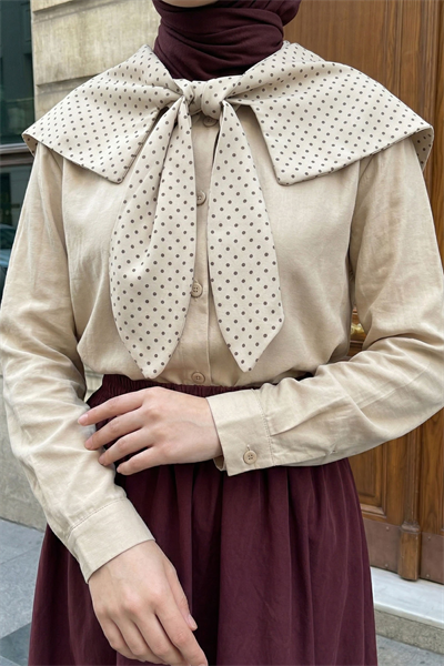 Puantiye Yaka Garnili Bej Gömlek