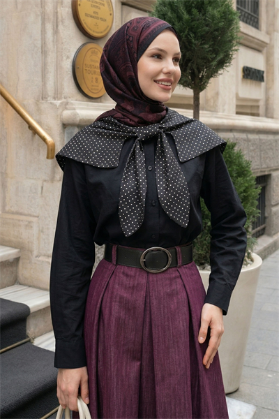 Puantiye Yaka Garnili Siyah Gömlek