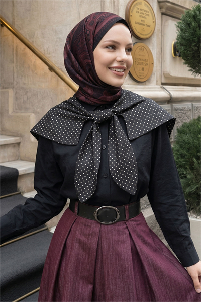 Puantiye Yaka Garnili Siyah Gömlek