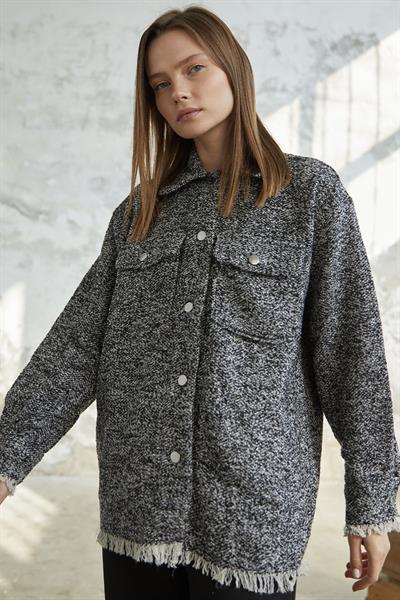 Püskül Detay Çıtçıtlı Siyah Gömlek