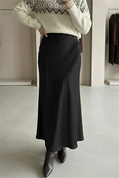 Saten Siyah Kloş Etek