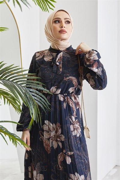 Serena Çiçek Desen Piliseli Lacivert Şifon Elbise