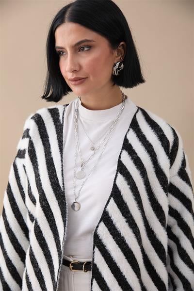 Şeritli Tüylü Siyah Triko Hırka