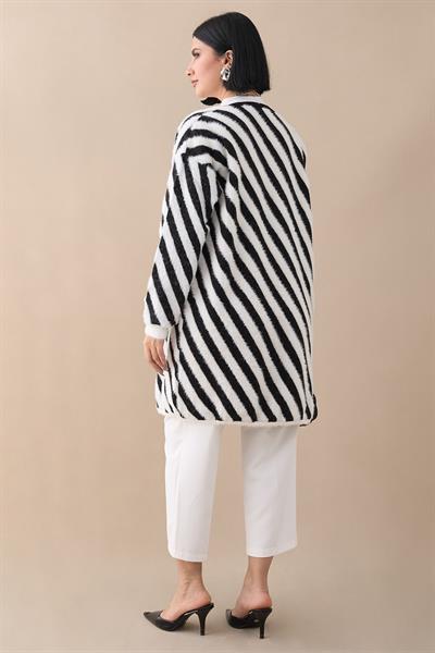 Şeritli Tüylü Siyah Triko Hırka