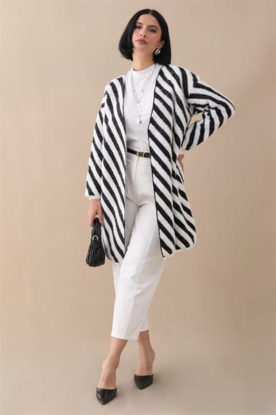 Şeritli Tüylü Siyah Triko Hırka