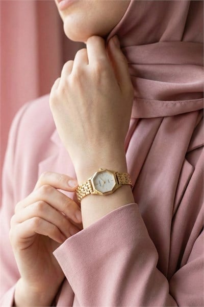 Şık Sekizgen Kadranlı Gold Kadın Kol Saati