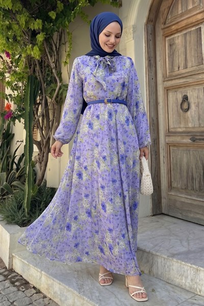 Soft Desen Yakası Kuşaklı Lila Şifon Elbise