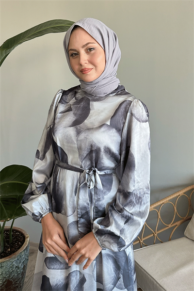 Soyut Yaprak Baskılı Siyah Saten Elbise