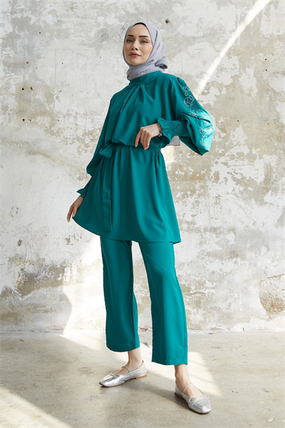 Stone-Detail Balloon Sleeve Satin Suit - Emerald Green