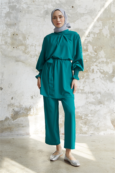 Stone-Detail Balloon Sleeve Satin Suit - Emerald Green