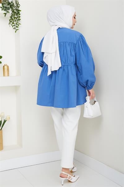 Taş Düğmeli Büzgülü Saks Mavisi Gömlek