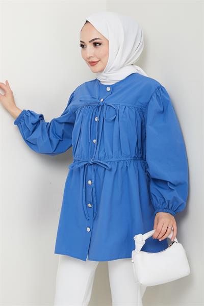 Taş Düğmeli Büzgülü Saks Mavisi Gömlek