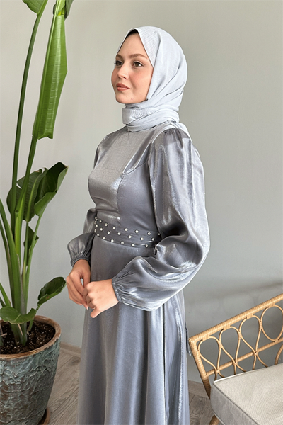 Taş Kuşaklı Simli Gri Saten Elbise