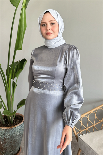 Taş Kuşaklı Simli Gri Saten Elbise