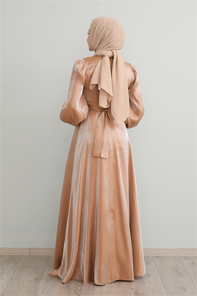 Taş Kuşaklı Simli Kahverengi Saten Elbise