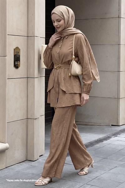 Taşlı Düğmeli Camel İkili Takım