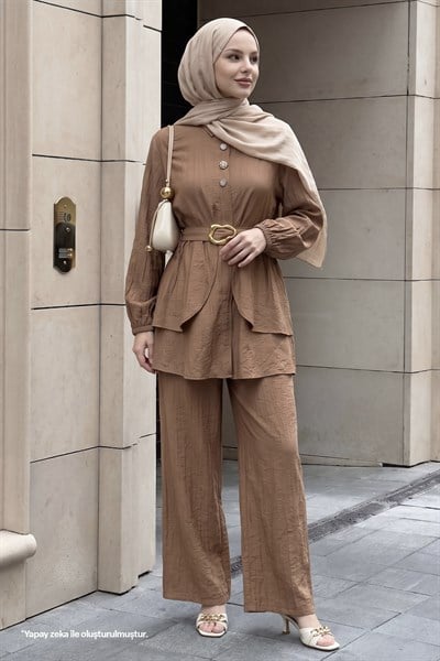 Taşlı Düğmeli Camel İkili Takım