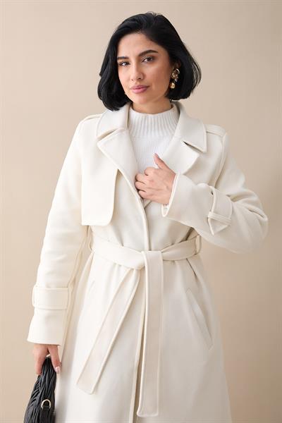 Tek Kapaklı Cepli Kuşaklı Beyaz Kaşe Kaban