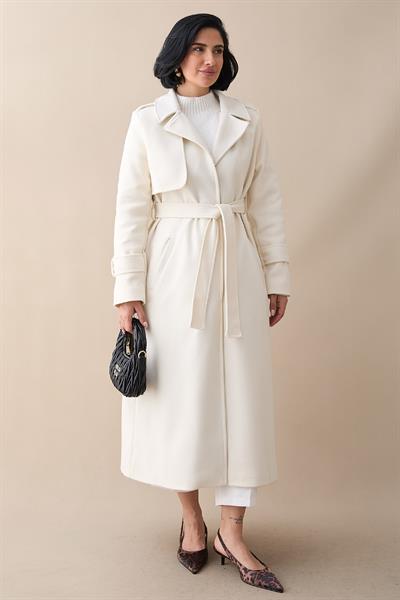 Tek Kapaklı Cepli Kuşaklı Beyaz Kaşe Kaban
