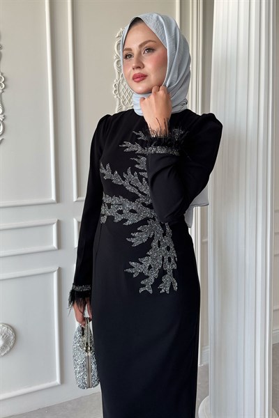 Tüy Detaylı Taşlı Siyah Abiye