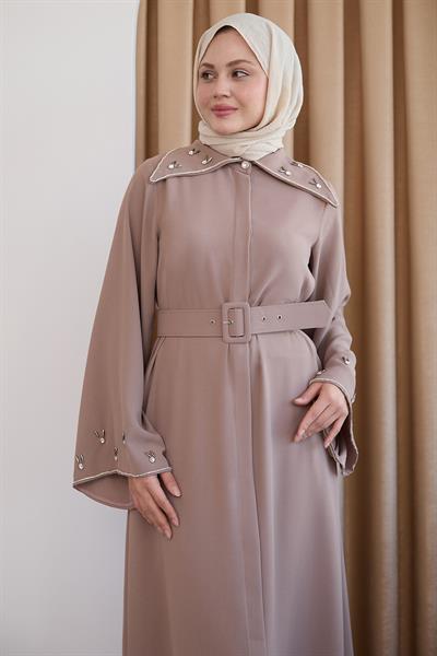 Üçgen Yaka Taşlı Bej Abaya