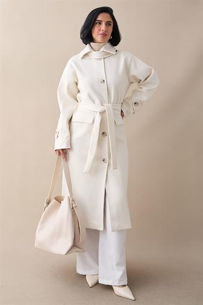 Yakası Apoletli Kapak Cep Beyaz Kaşe Kaban